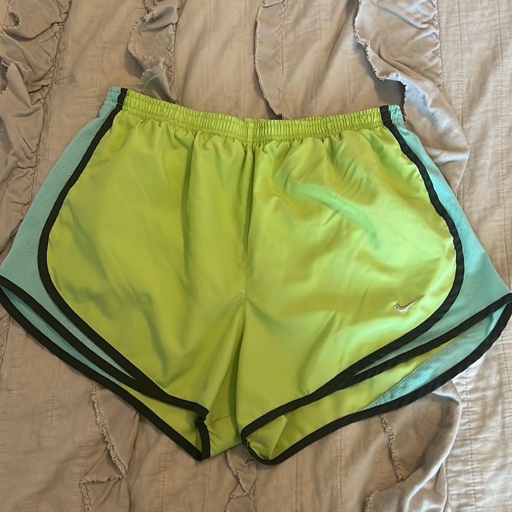 NIKE SHORTS